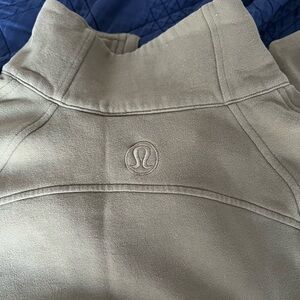 Lulu Lemon sweatshirt